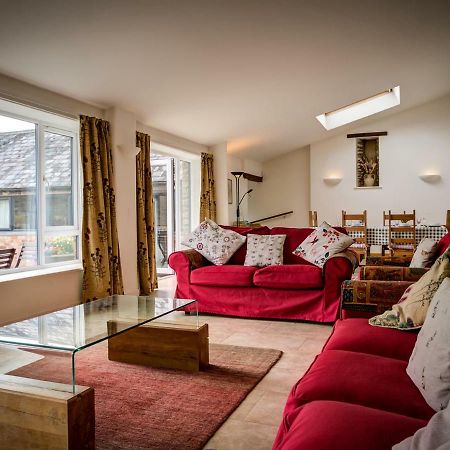 Wytons Piece Villa Cherington Екстериор снимка