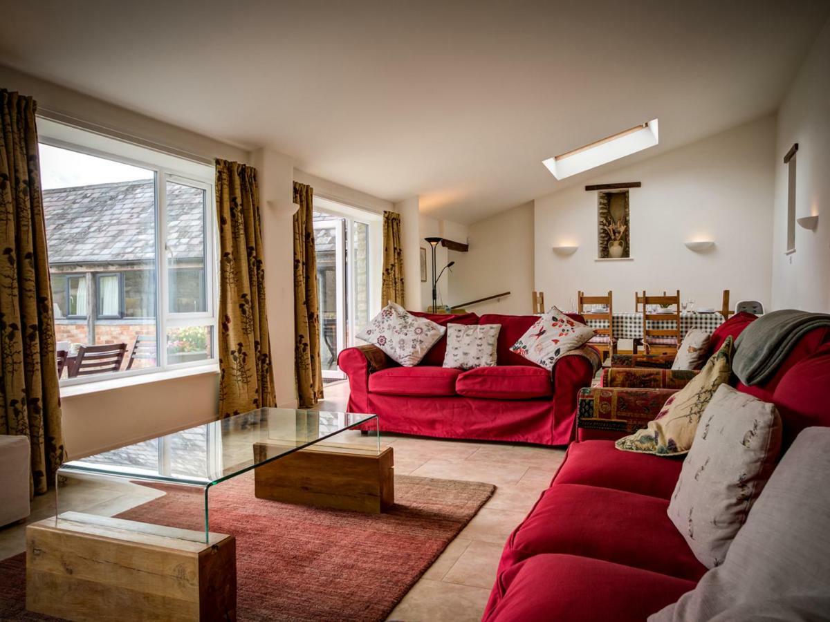 Wytons Piece Villa Cherington Екстериор снимка
