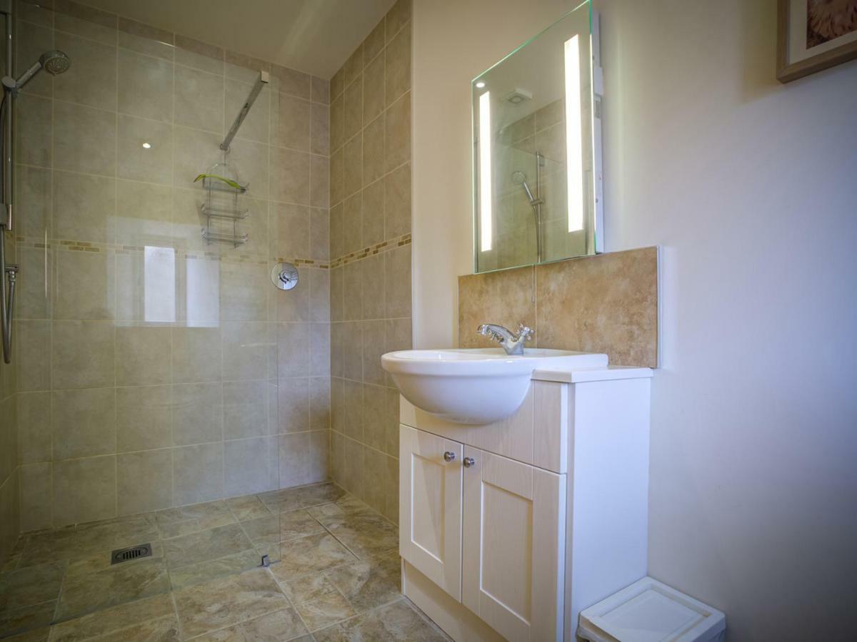 Wytons Piece Villa Cherington Екстериор снимка