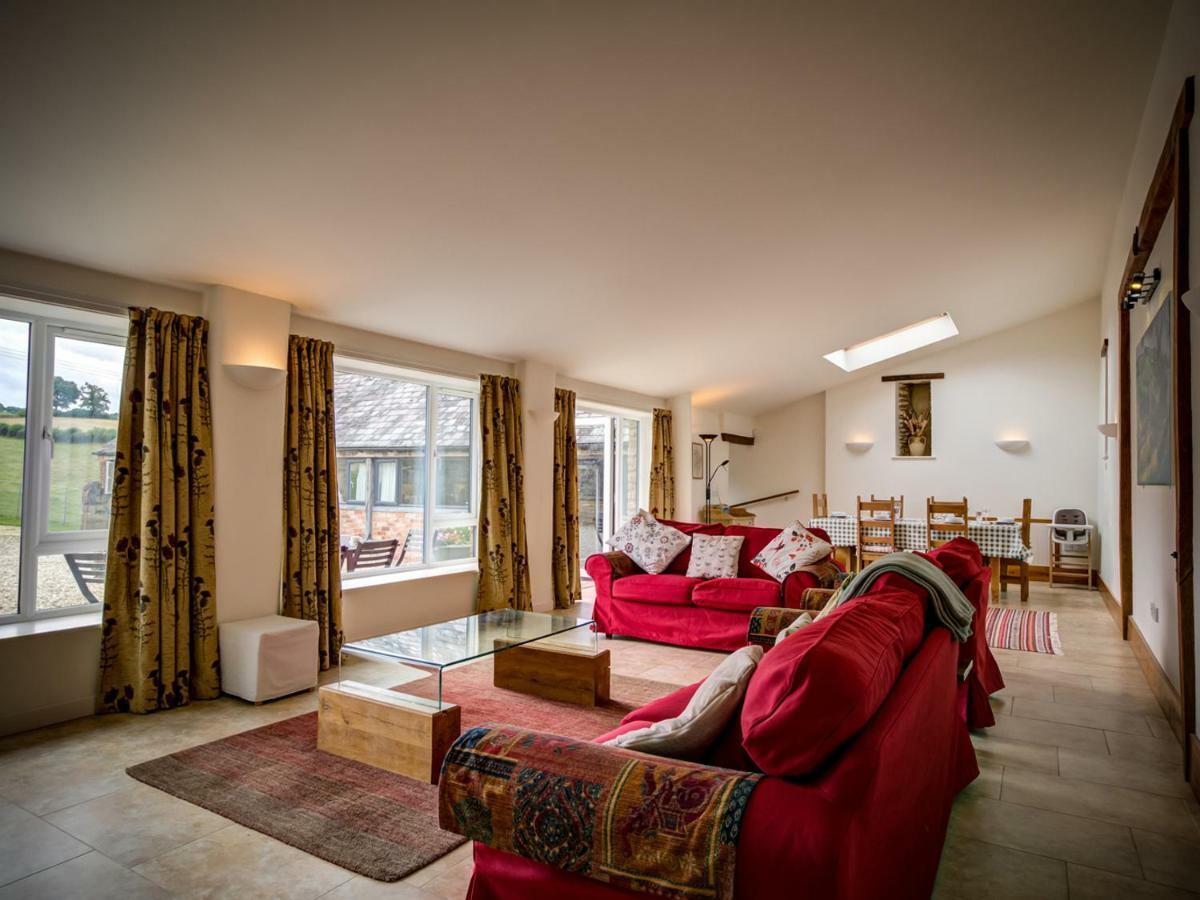 Wytons Piece Villa Cherington Екстериор снимка