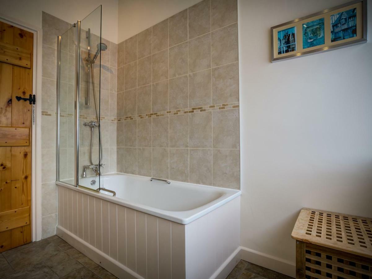 Wytons Piece Villa Cherington Екстериор снимка
