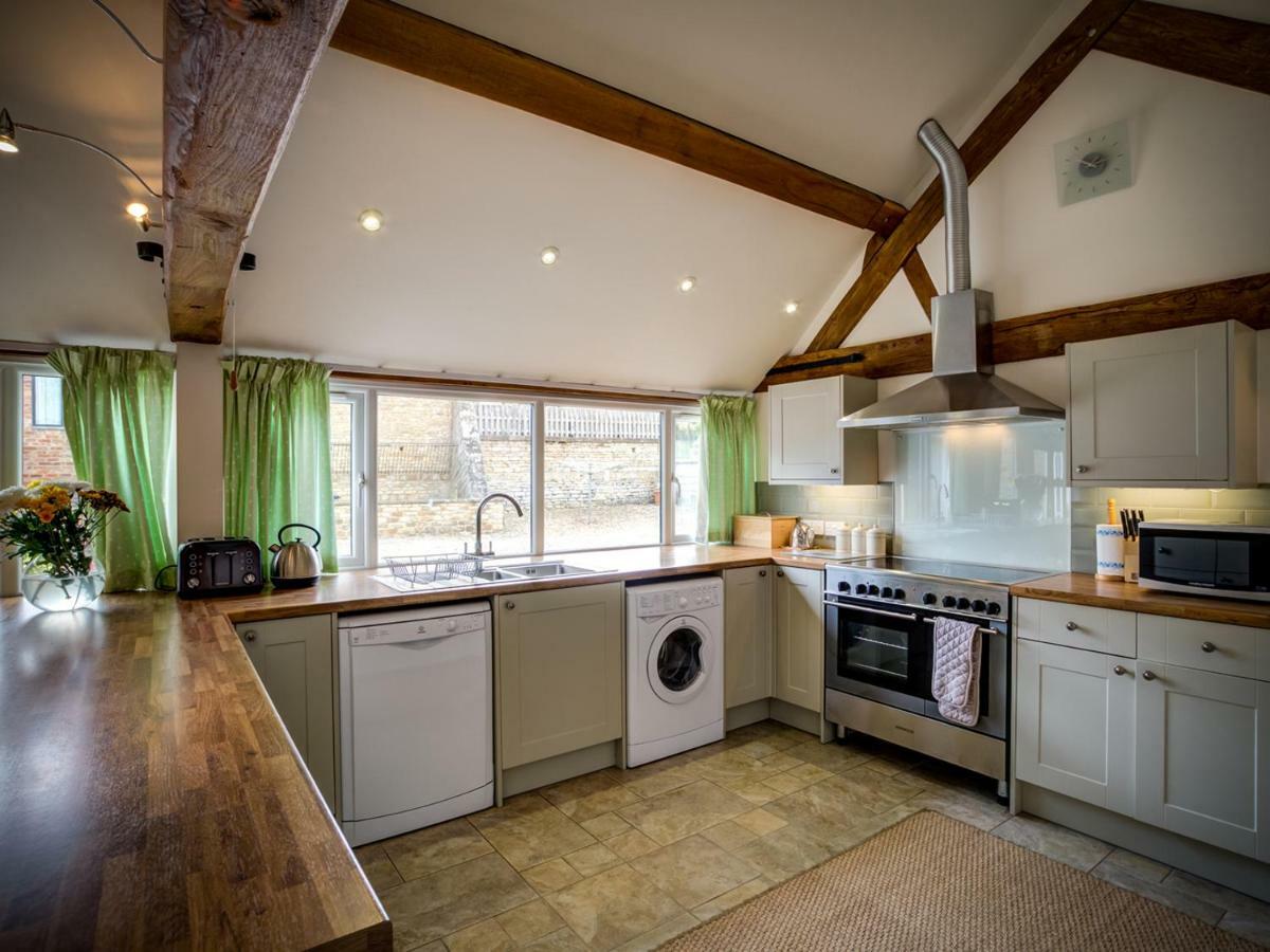 Wytons Piece Villa Cherington Екстериор снимка